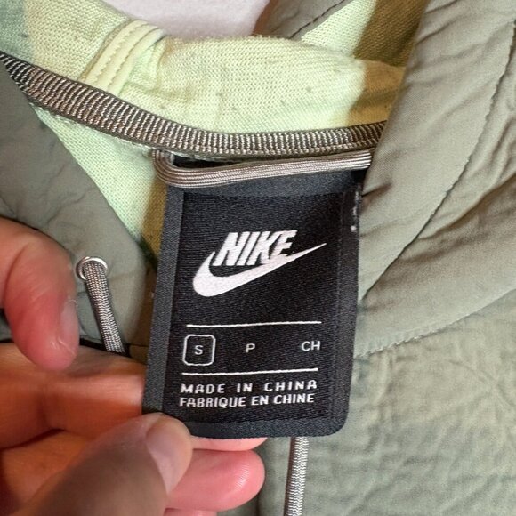 Nike Tech Pack Packable Cropped Green Hoodie - Picture 6 of 8